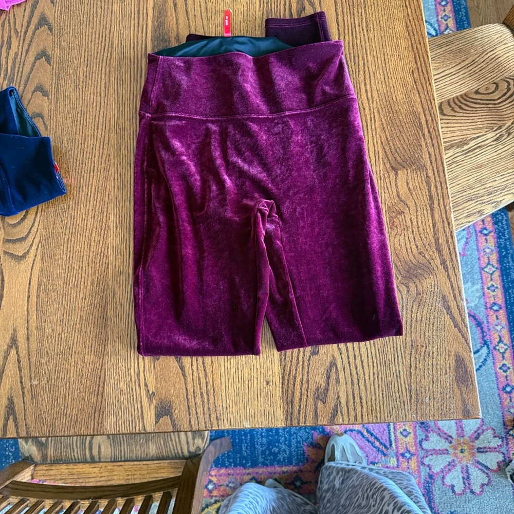 XL SPANX Kids Velvet Leggings in Deep Purple - Picture 4 of 4